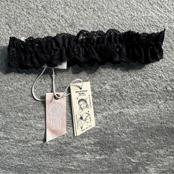 NWT Free People x HAH One & Done Lace Garter Headband Scrunchie in Noir (Black) - Picture 6 of 14